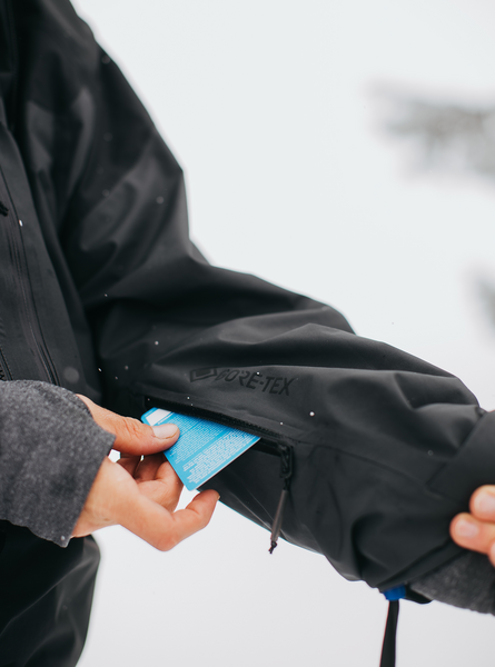 burton-jacket-gore-carbonate-anorak-grey-black