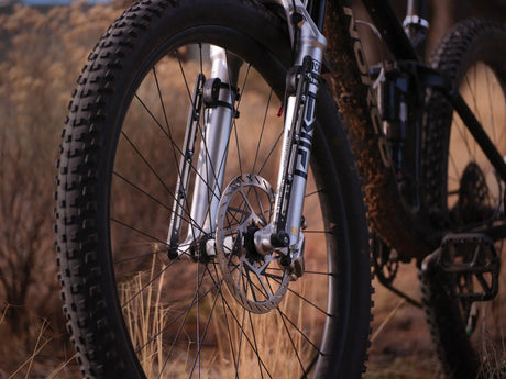 Old Man Mountain Axle Pack Black - Simple Bike Store