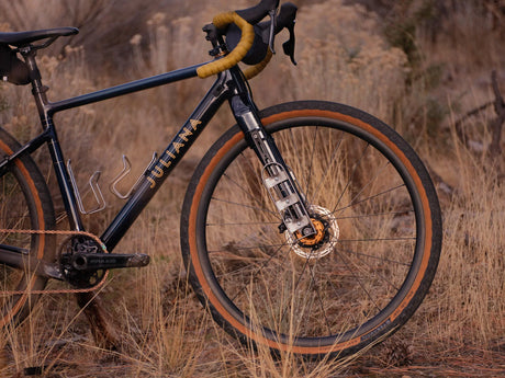 Old Man Mountain Axle Pack Black - Simple Bike Store