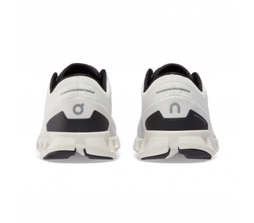 on-apavi-cloud-x3-w-white-black