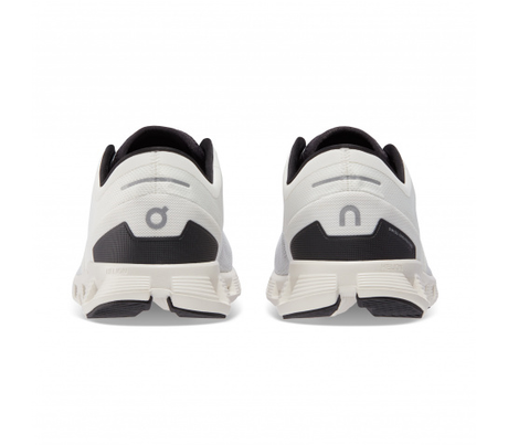 on-apavi-cloud-x3-w-white-black