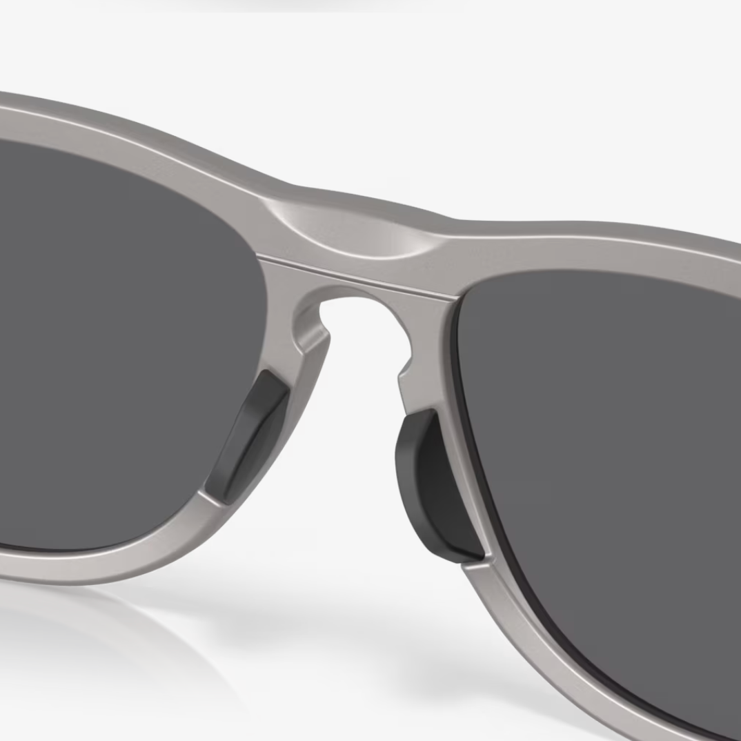 OAKLEY sunglasses Frogskins Range titanium w/prizm black polar