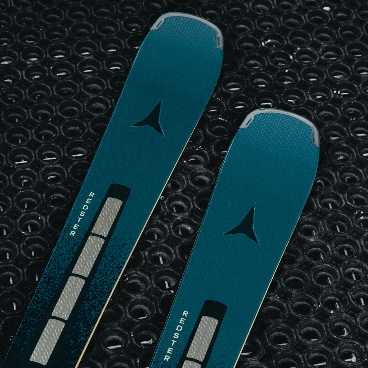 ATOMIC Redster Q9.8 RVSK S IFI w/P I 12 GW ski set
