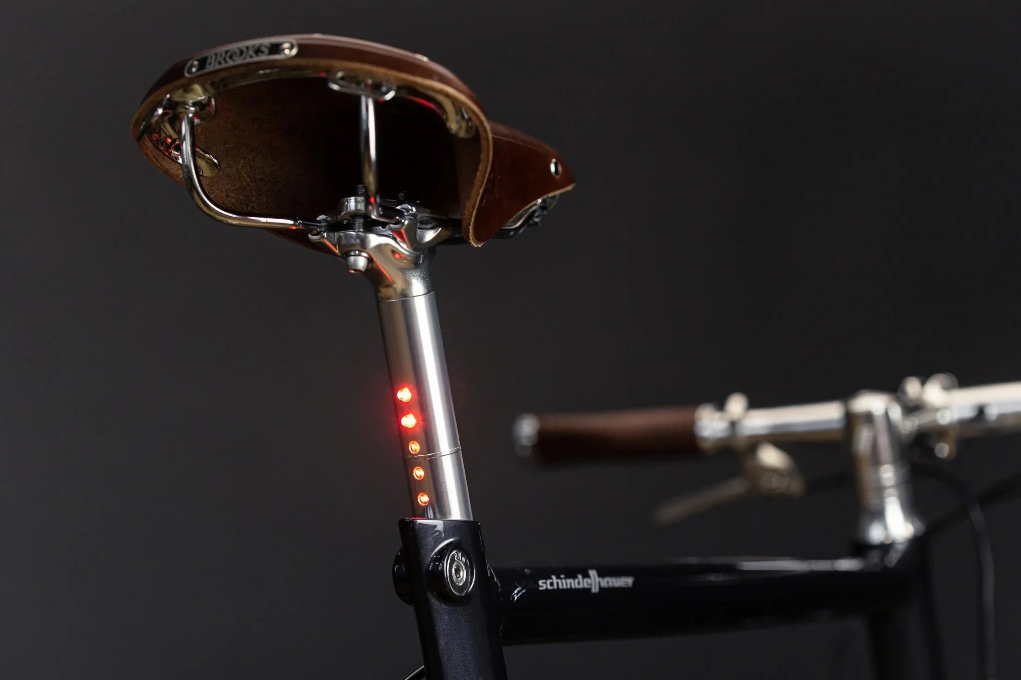 sattelstütze led Schindelhauer LightSKIN LED-Sattelstützendynamo – Simple Bike Store
